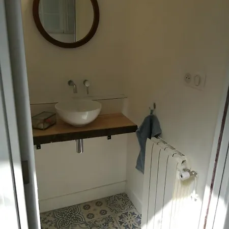Quiet And Spacious 90 M Loft In * بانيوليه