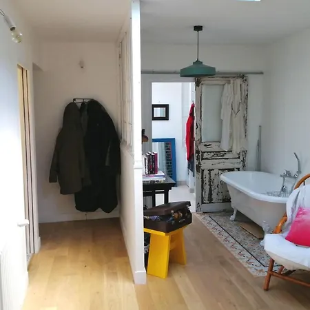 Quiet And Spacious 90 M Loft In بانيوليه