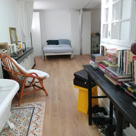 Quiet And Spacious 90 M Loft In شقة بانيوليه